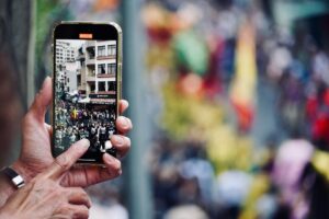 Comment la digitalisation des événements en direct crée-t-elle des défis et des opportunités ?